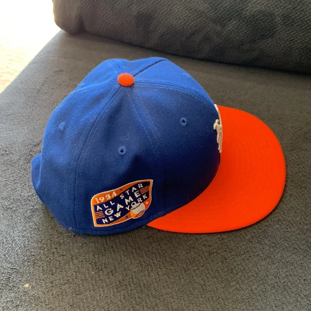 Snap back Hat - Picture 3 of 8